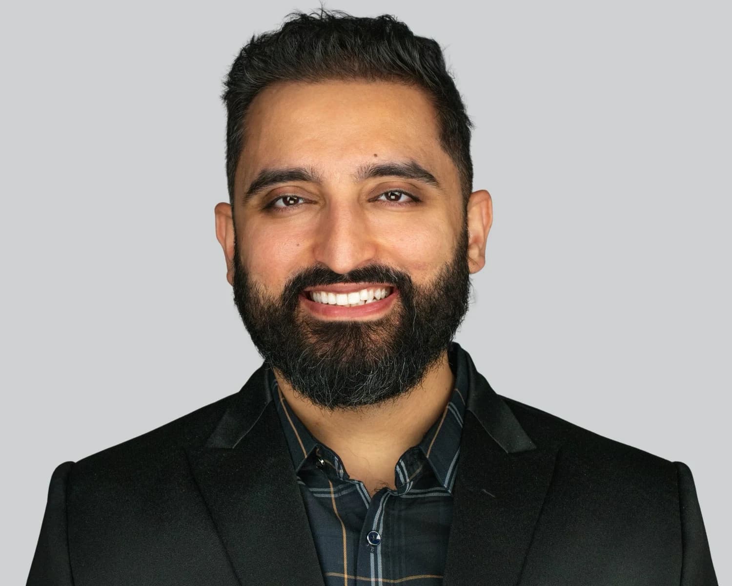 Dr. Shehz, double board-certified eye surgeon at Visionary Eye